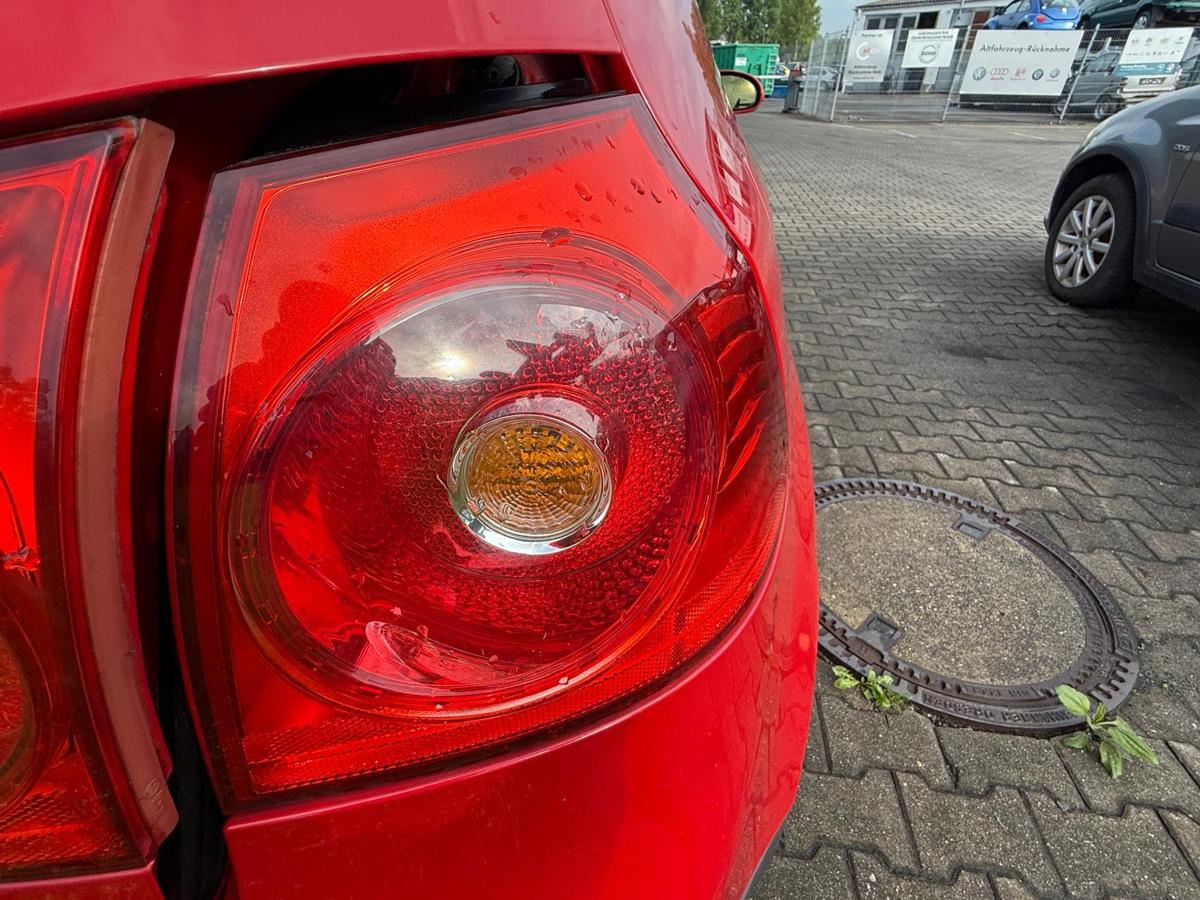 VW Golf V original Rücklicht Rückleuchte außen rechts Fließheck BJ04